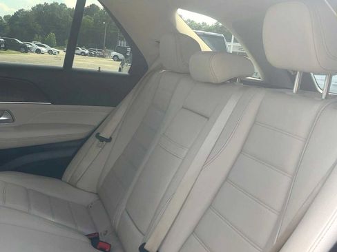 Used 2021 Mercedes-Benz GLE 350 4MATIC image 33