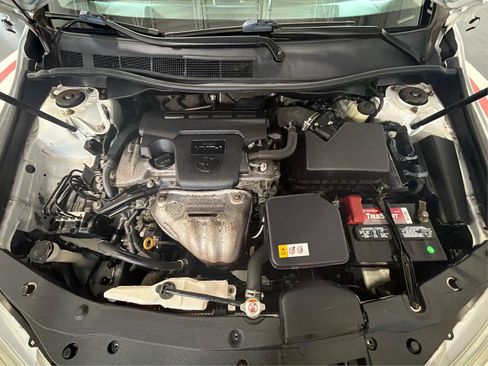 Used 2017 Toyota Camry SE w/ Moonroof Package FWD image 11