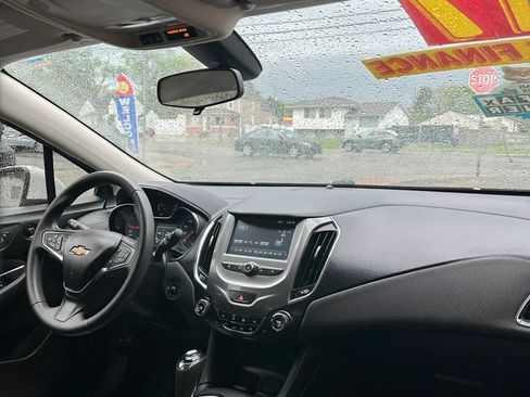 Used 2017 Chevrolet Cruze LT w/ Convenience Package FWD image 17
