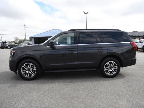 Used 2025 Ford Expedition Active image 10