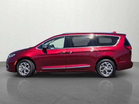 Used 2021 Chrysler Pacifica Limited w/ Premium & Safety Sphere Group AWD/4WD image 3
