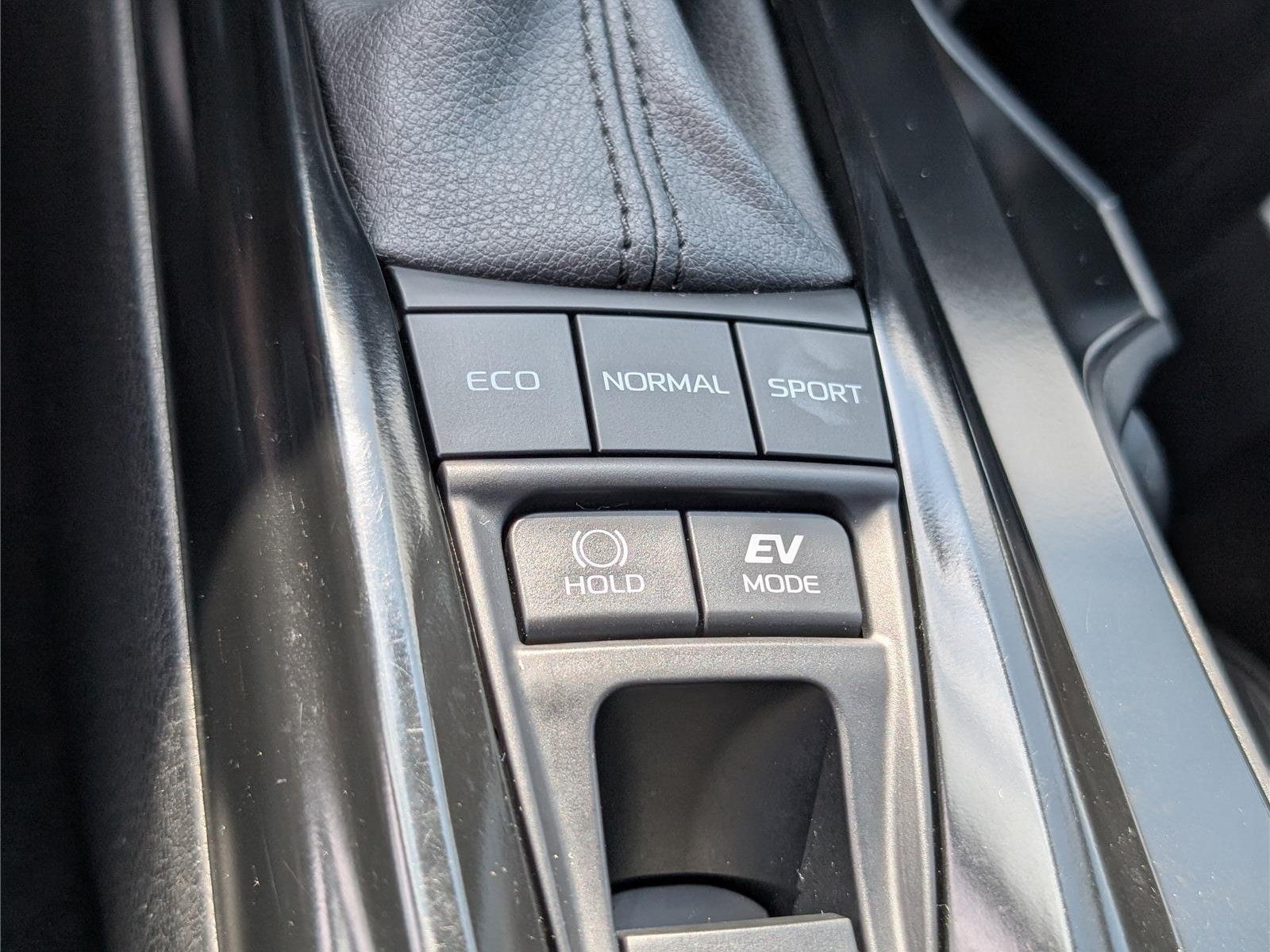 Used 2025 Toyota Camry SE w/ Convenience Package FWD image 25