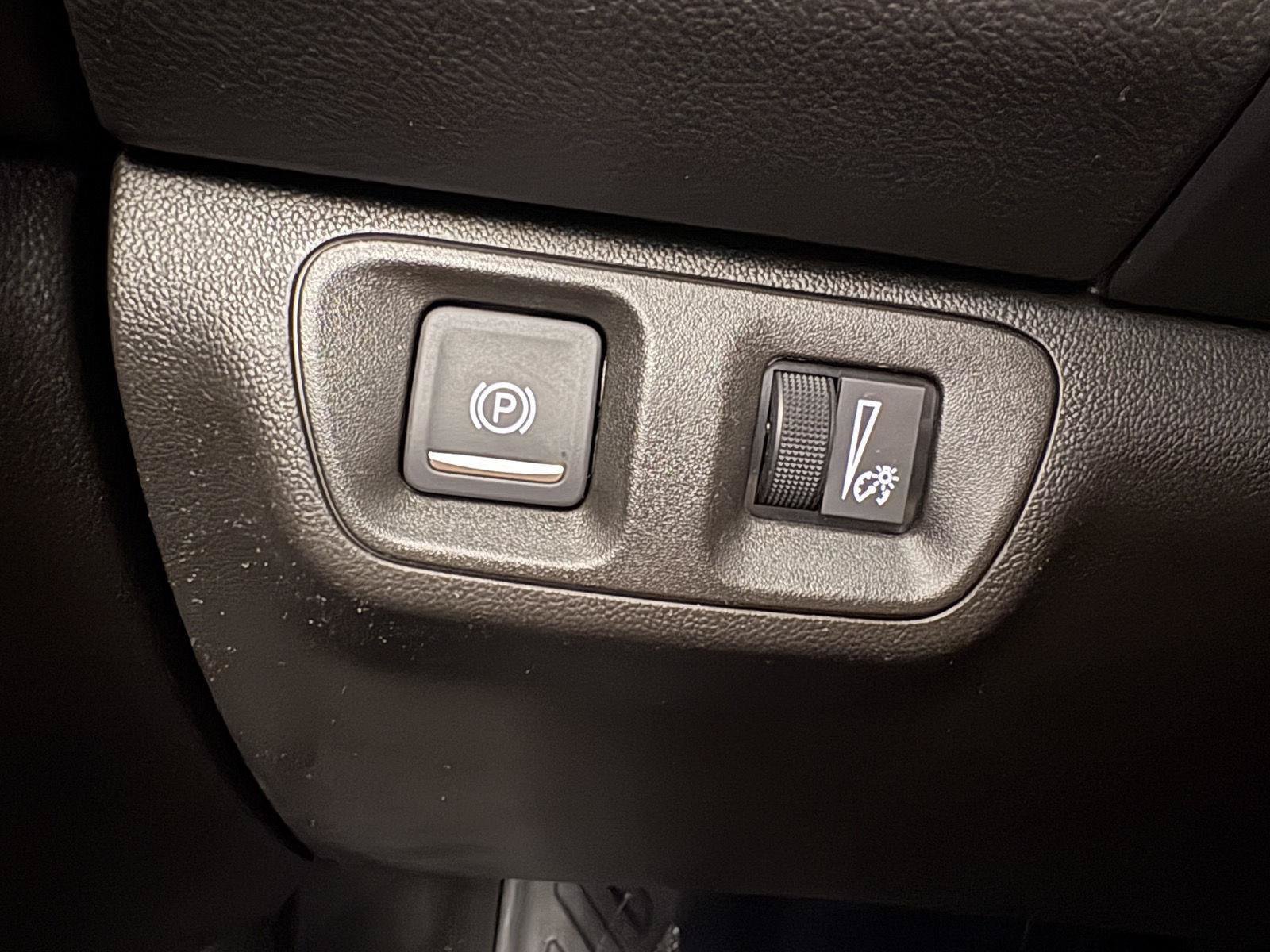 Used 2022 GMC Acadia SLE w/ Driver Convenience Package FWD image 23