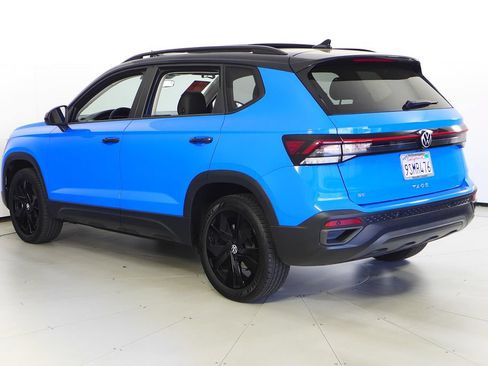 Used 2025 Volkswagen Taos SE FWD image 9
