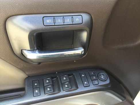 Used 2015 Chevrolet Silverado 1500 LTZ Z71 w/ LTZ Plus Package AWD/4WD image 9