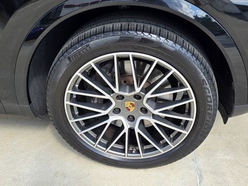 Used 2023 Porsche Cayenne Platinum Edition image 16
