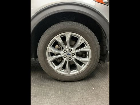 Used 2021 Ford Explorer XLT w/ Equipment Group 202A AWD/4WD image 42