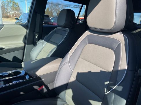 New 2026 Chevrolet Equinox LT w/ Convenience Package II FWD image 14
