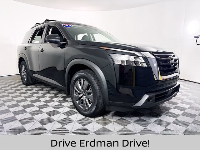 Certified 2025 Nissan Pathfinder SV FWD image 1
