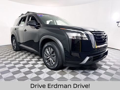 Certified 2025 Nissan Pathfinder SV FWD image 1