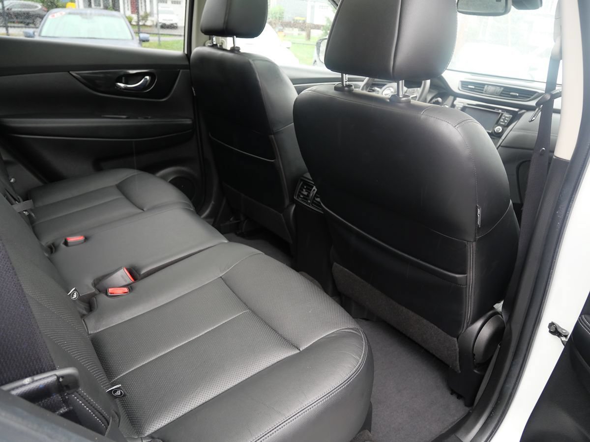 Used 2017 Nissan Rogue SL w/ SL Premium Package AWD/4WD image 26