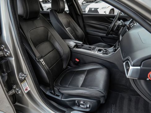 Used 2019 Jaguar XE S RWD image 44