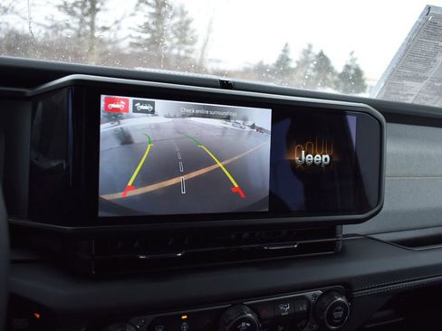 Certified 2024 Jeep Wrangler Sahara w/ Technology Group image 23