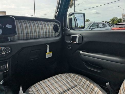 New 2026 Jeep Gladiator Sport AWD/4WD image 17