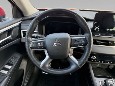 Used 2023 Mitsubishi Outlander SE image 12