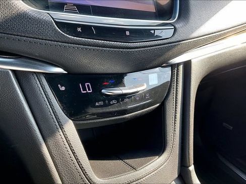 Used 2020 Cadillac XT5 Premium Luxury FWD image 30