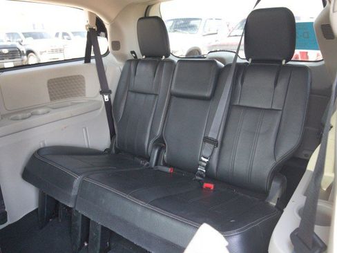 Used 2013 Chrysler Town & Country Touring FWD image 25
