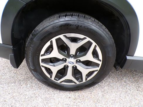 Used 2020 Subaru Forester Premium AWD/4WD image 22