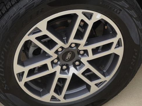 Used 2025 Ford Expedition Active AWD/4WD image 11