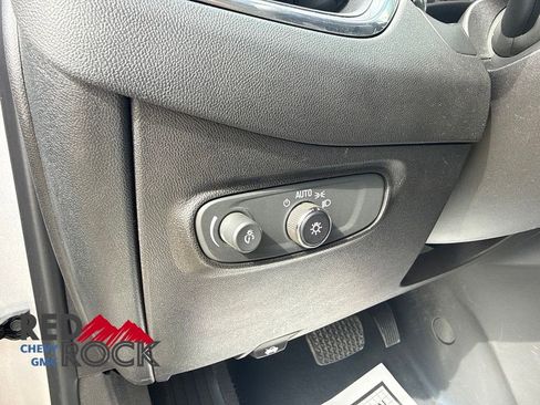 Used 2019 Chevrolet Equinox LS FWD image 18