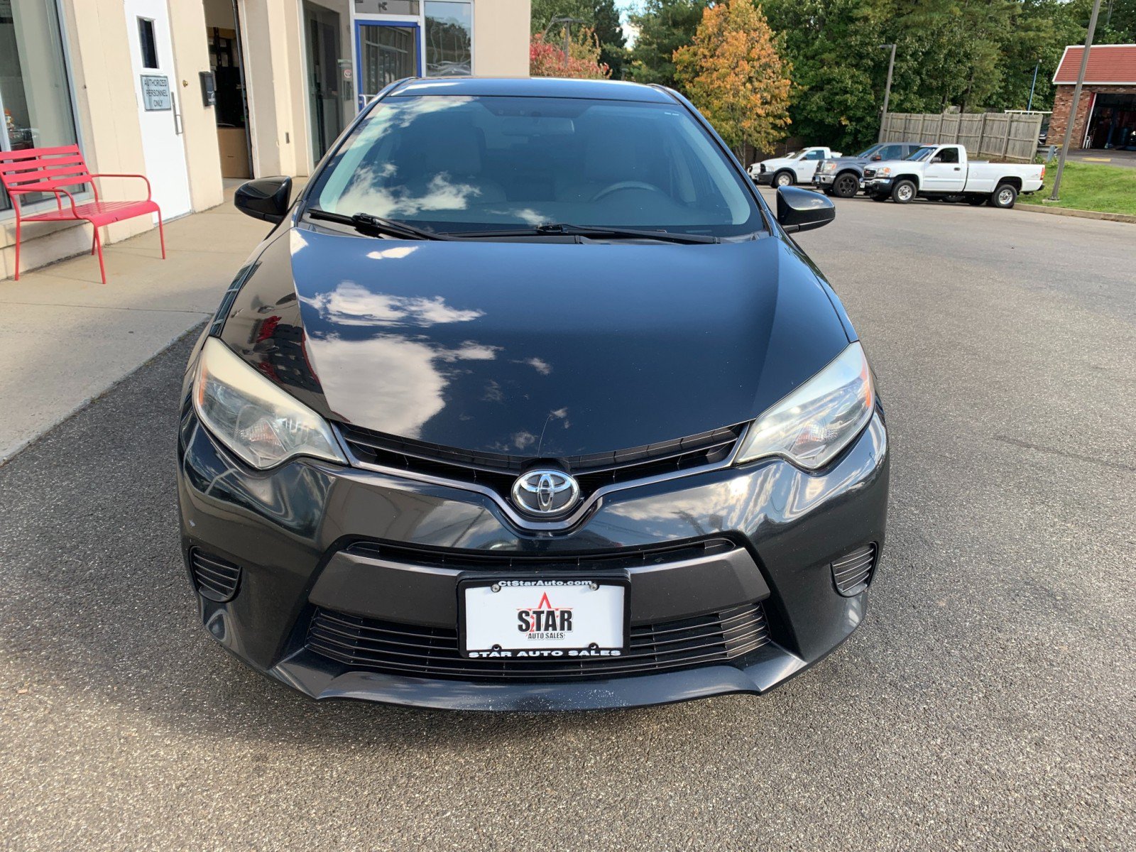Used 2016 Toyota Corolla LE FWD image 2