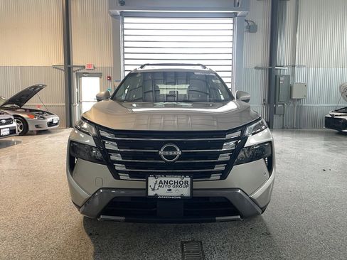 Used 2024 Nissan Rogue SL w/ SL Premium Package image 2