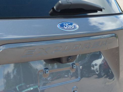 Used 2023 Ford Explorer XLT w/ Equipment Group 202A AWD/4WD image 13
