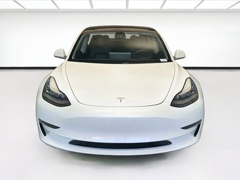 Used 2019 Tesla Model 3 Standard Range RWD image 2