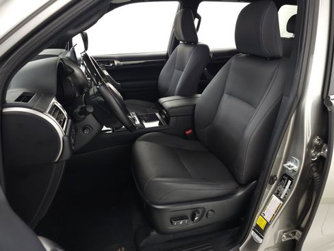 Used 2023 Lexus GX 460 Premium w/ Accessory Package AWD/4WD image 17