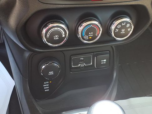 Used 2016 Jeep Renegade Sport w/ Power & Air Group AWD/4WD image 18