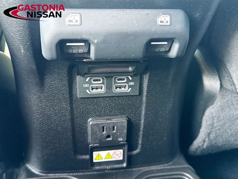 Used 2024 Jeep Wrangler Unlimited Sahara AWD/4WD image 33