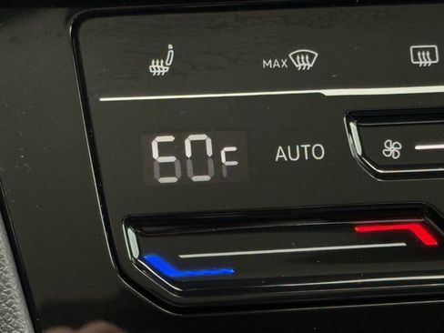 Used 2026 Volkswagen Jetta SE FWD image 19
