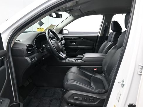 Used 2025 Honda Pilot EX-L image 11