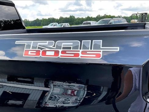 Used 2024 Chevrolet Silverado 1500 LT Trail Boss w/ LT Trail Boss Premium Package AWD/4WD image 25