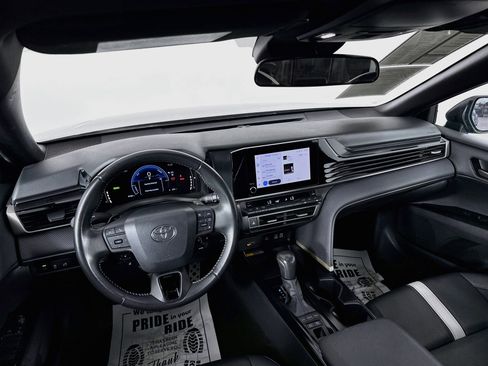 Used 2025 Toyota Camry SE FWD image 21