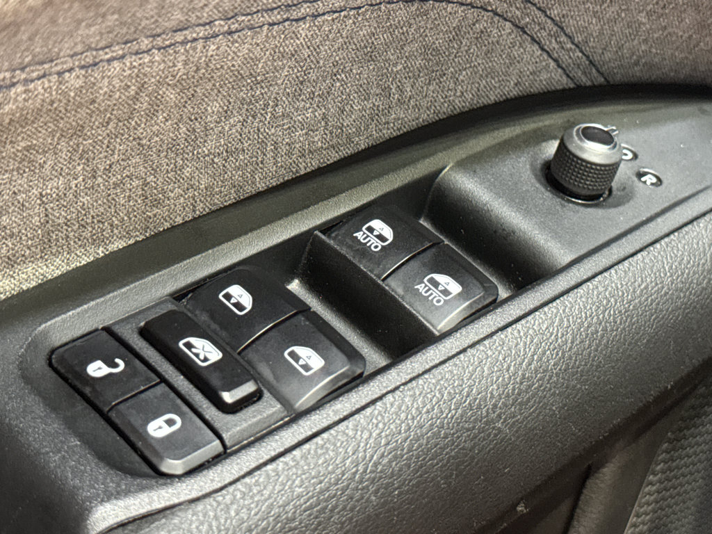 Used 2024 Jeep Compass Latitude AWD/4WD image 32