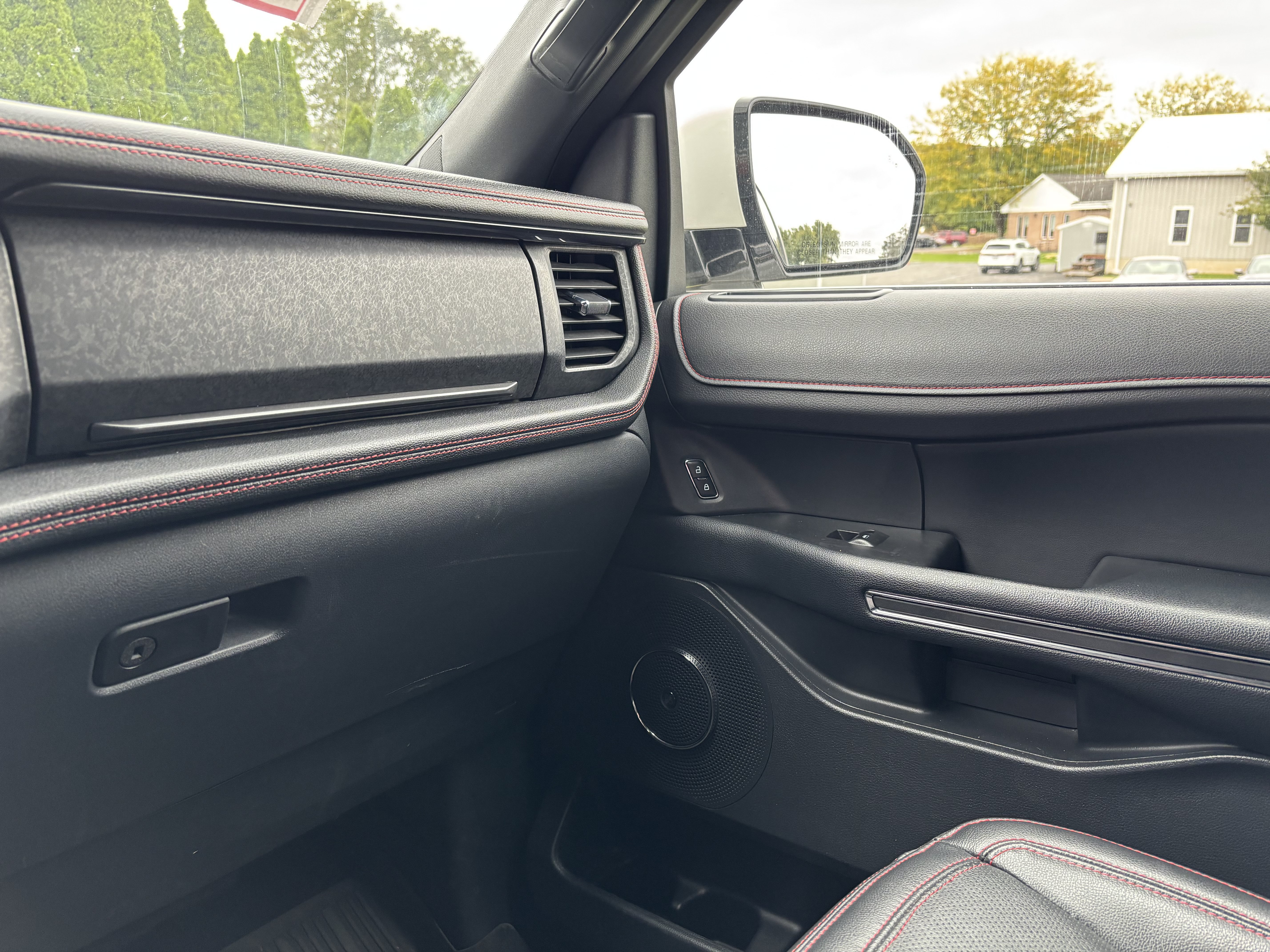 Used 2023 Ford Expedition Limited AWD/4WD image 21