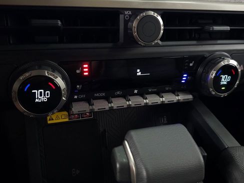 Used 2024 Toyota Tacoma Trailhunter image 35