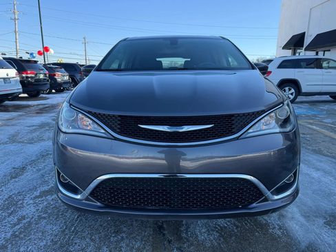 Used 2018 Chrysler Pacifica Touring Plus w/ Tire & Wheel Group image 2