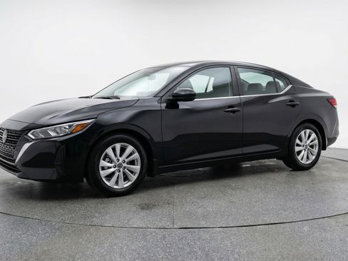 Used 2025 Nissan Sentra S image 3