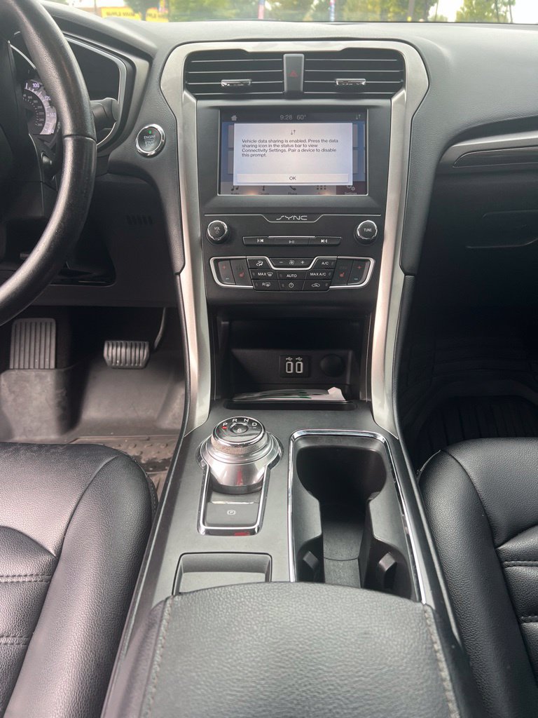 Used 2019 Ford Fusion SEL FWD image 11