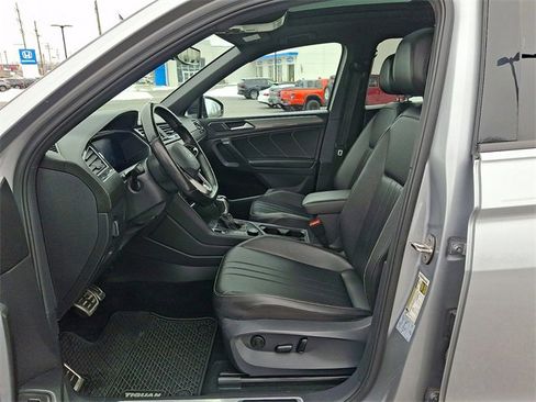 Used 2022 Volkswagen Tiguan SE R-Line image 16