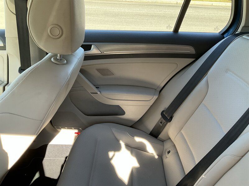 Used 2015 Volkswagen Golf SE FWD image 15
