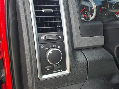 Used 2016 RAM 1500 Classic SLT AWD/4WD image 13