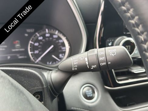 Used 2021 Toyota Highlander XLE FWD image 16