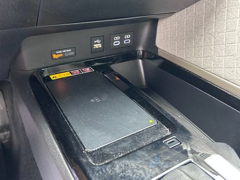 Used 2025 Toyota Camry XLE FWD image 31