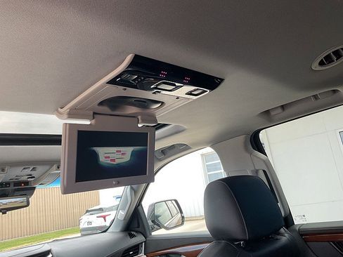 Used 2019 Cadillac Escalade Luxury AWD/4WD image 16