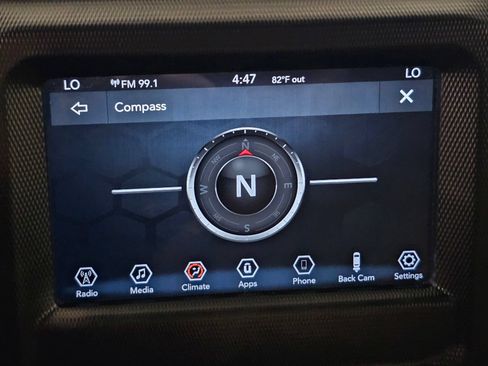 Used 2018 Jeep Wrangler Unlimited Sahara AWD/4WD image 14