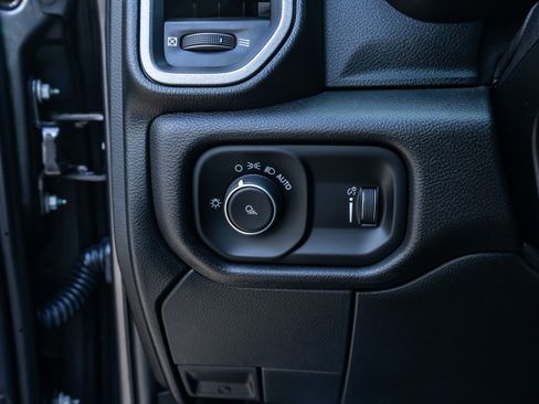 Used 2024 RAM 3500 Tradesman w/ Chrome Appearance Group image 21