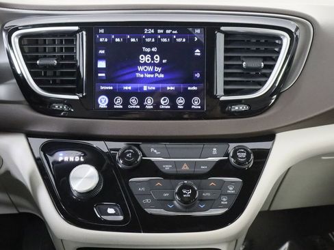 Used 2017 Chrysler Pacifica Touring-L Plus image 27